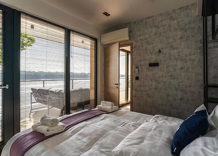 アパート Duna Rev *